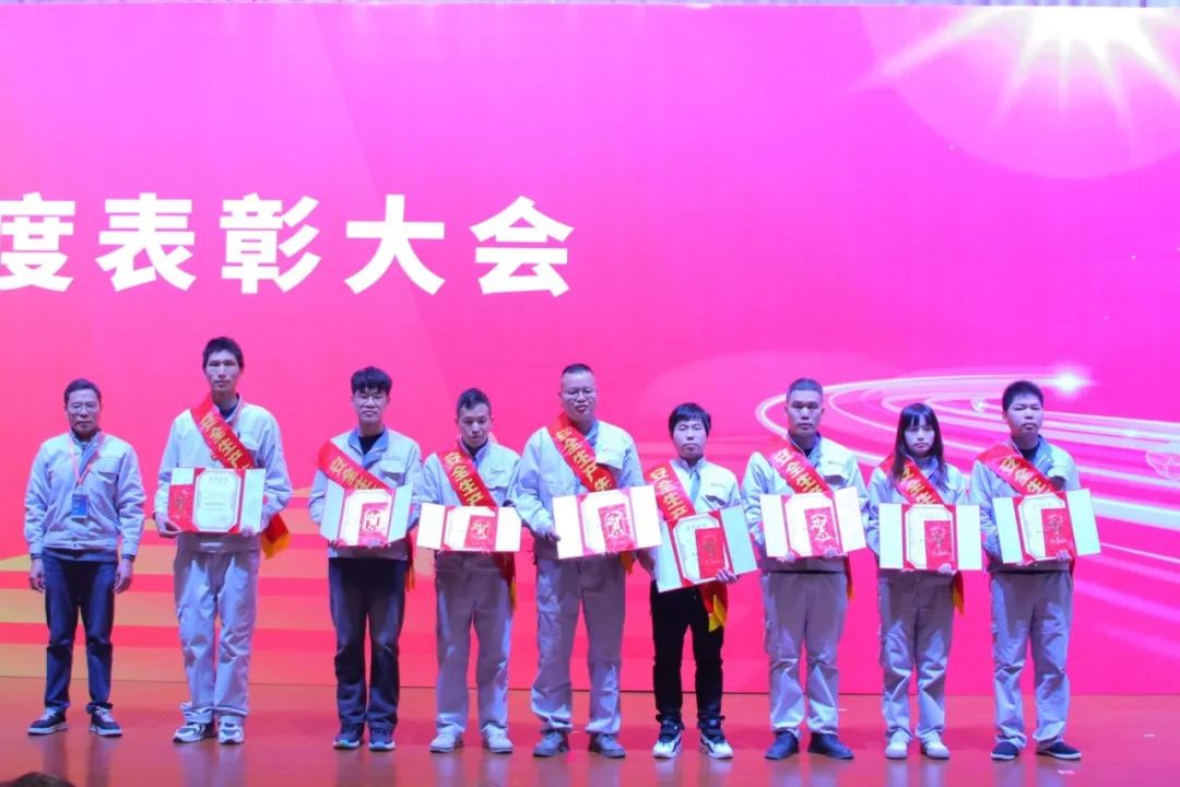 易利ezweb光电2023年度表扬大会盛大举行