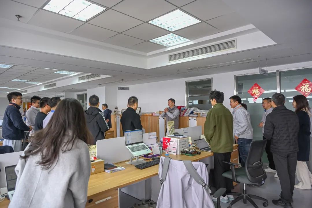 新年开新局 易利ezweb人一起龙行龘龘