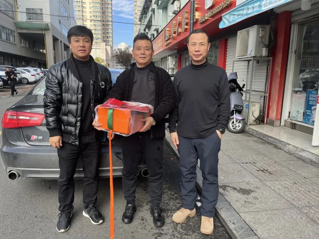 易利ezweb光电开展春节前走访慰问活动