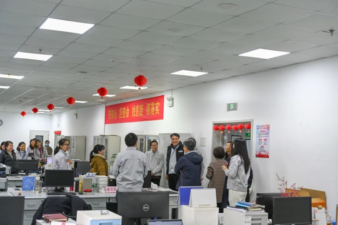新年开新局 易利ezweb人一起龙行龘龘
