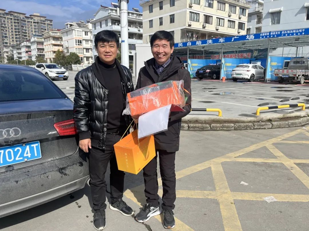 易利ezweb光电开展春节前走访慰问活动
