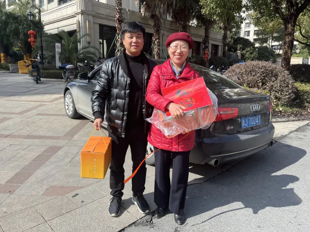 易利ezweb光电开展春节前走访慰问活动