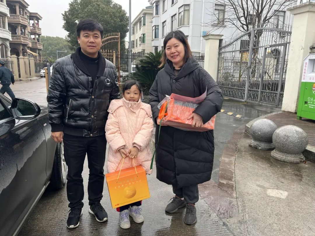 易利ezweb光电开展春节前走访慰问活动