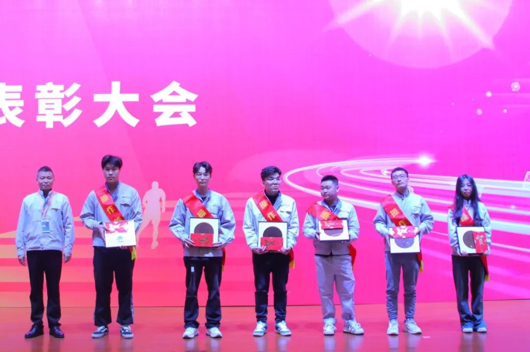 易利ezweb光电2023年度表扬大会盛大举行