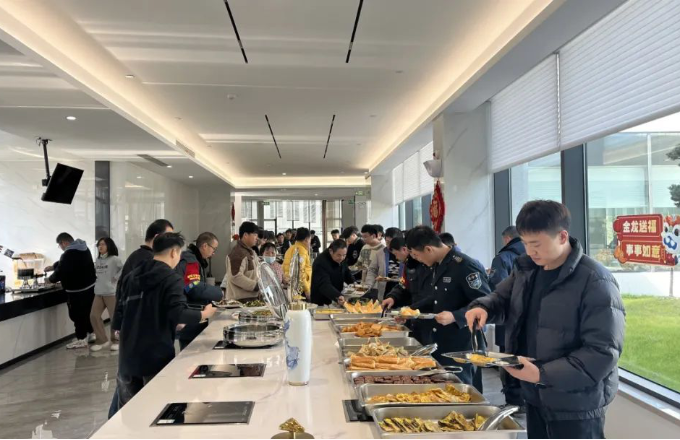 温暖迎春  共庆新年｜易利ezweb光电后勤包管在行动