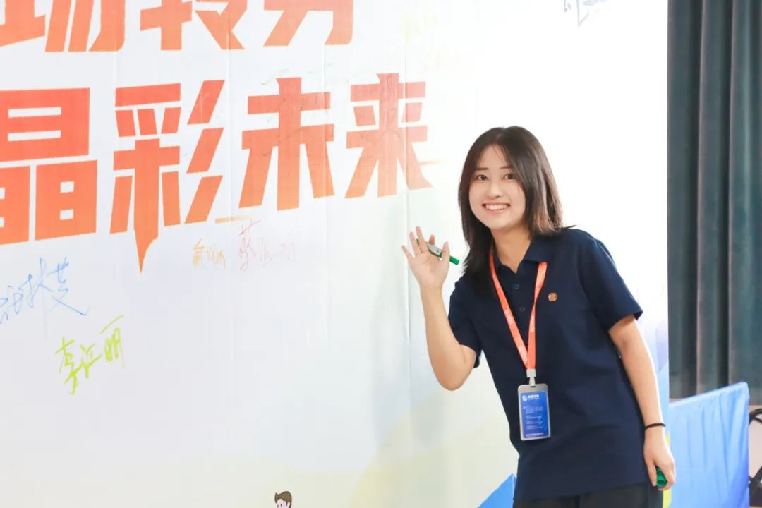 职场转身 晶彩未来｜易利ezweb光电2025届晶才训练营燃情启幕！