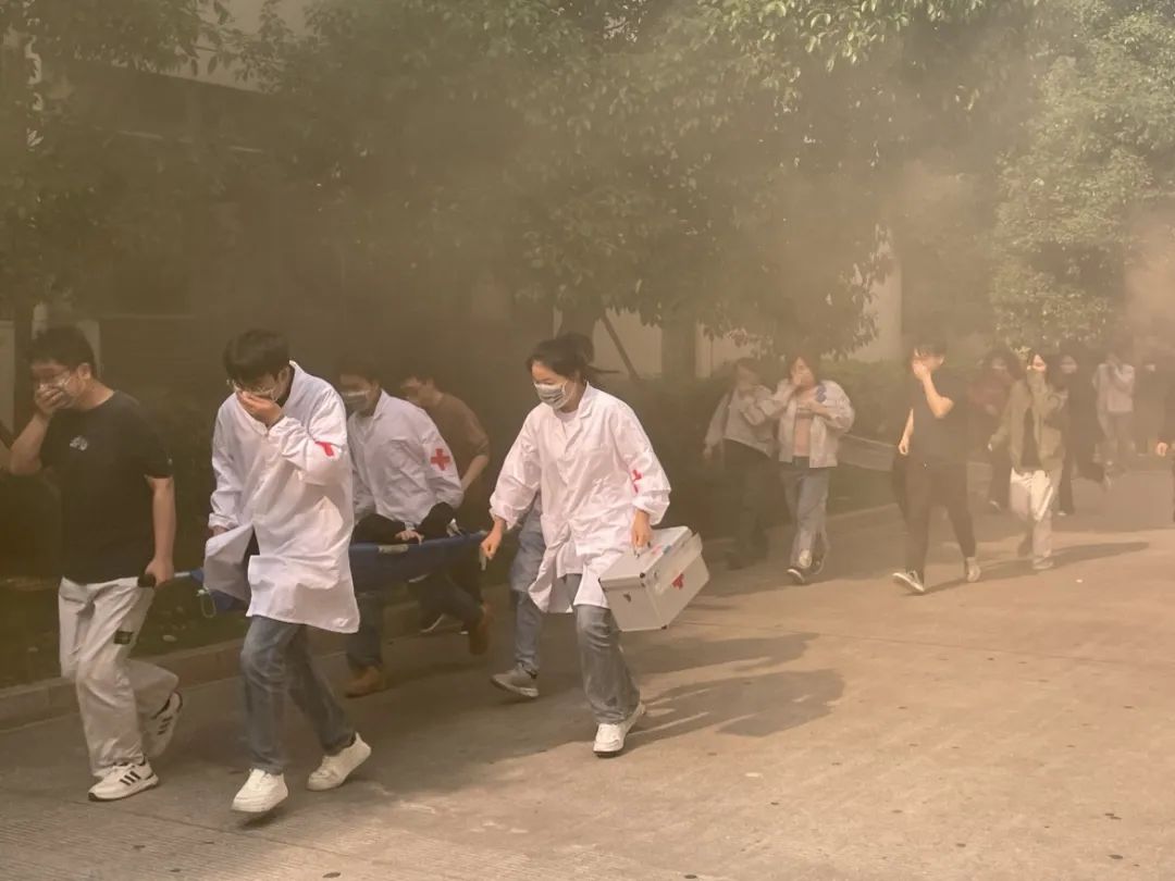 以练筑防 清静护航 | 易利ezweb光电开展清静生产月综合应急演练