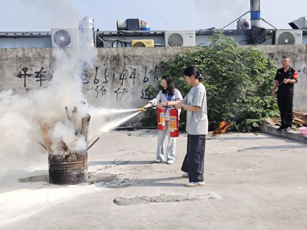 以练筑防 清静护航 | 易利ezweb光电开展清静生产月综合应急演练